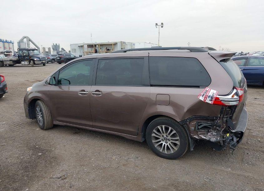 Photo 14 of 2019 Toyota Sienna XLE 8 PASSENGER (VIN 5TDYZ3DC4KS987264)