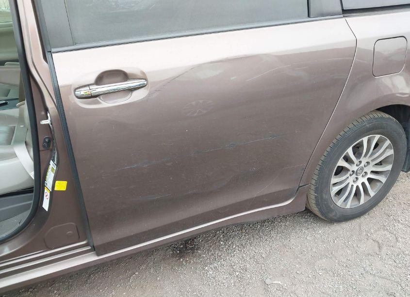 Photo 17 of 2019 Toyota Sienna XLE 8 PASSENGER (VIN 5TDYZ3DC4KS987264)