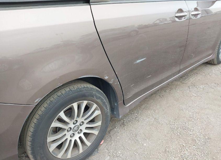 Photo 19 of 2019 Toyota Sienna XLE 8 PASSENGER (VIN 5TDYZ3DC4KS987264)