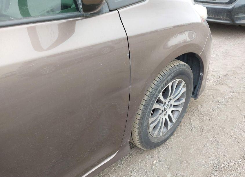 Photo 20 of 2019 Toyota Sienna XLE 8 PASSENGER (VIN 5TDYZ3DC4KS987264)