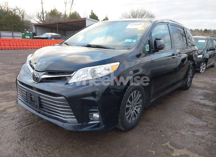 Photo 2 of 2019 Toyota Sienna XLE 8 PASSENGER (VIN 5TDYZ3DC4KS994036)
