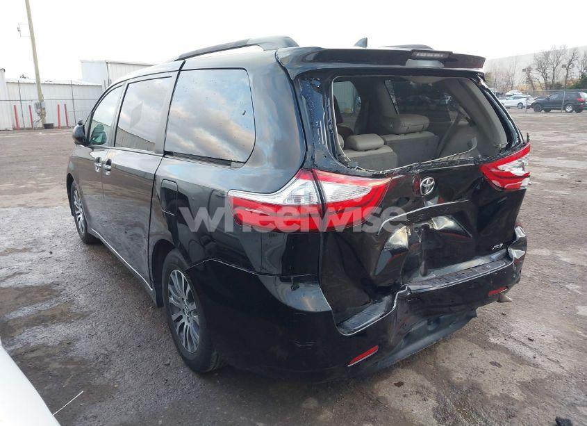 Photo 3 of 2019 Toyota Sienna XLE 8 PASSENGER (VIN 5TDYZ3DC4KS994036)