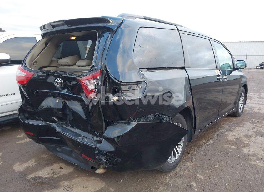Photo 4 of 2019 Toyota Sienna XLE 8 PASSENGER (VIN 5TDYZ3DC4KS994036)