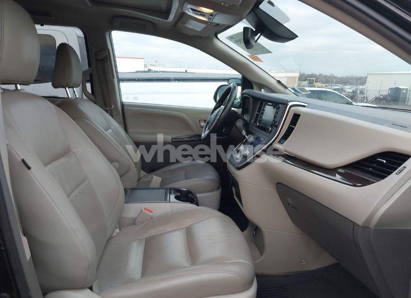 Photo 5 of 2019 Toyota Sienna XLE 8 PASSENGER (VIN 5TDYZ3DC4KS994036)