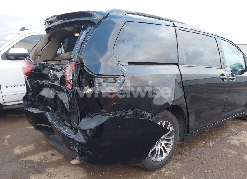 Photo 6 of 2019 Toyota Sienna XLE 8 PASSENGER (VIN 5TDYZ3DC4KS994036)