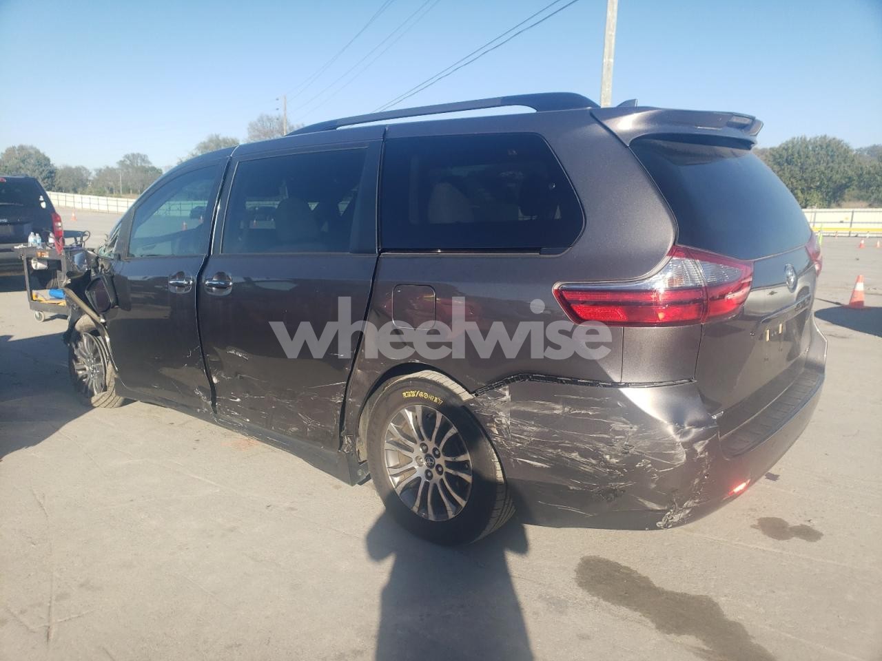 Photo 2 of 2020 TOYOTA SIENNA XLE (VIN 5TDYZ3DC4LS022275)