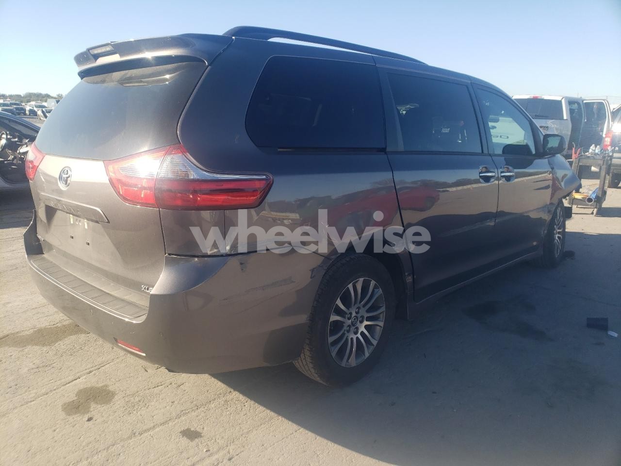 Photo 3 of 2020 TOYOTA SIENNA XLE (VIN 5TDYZ3DC4LS022275)