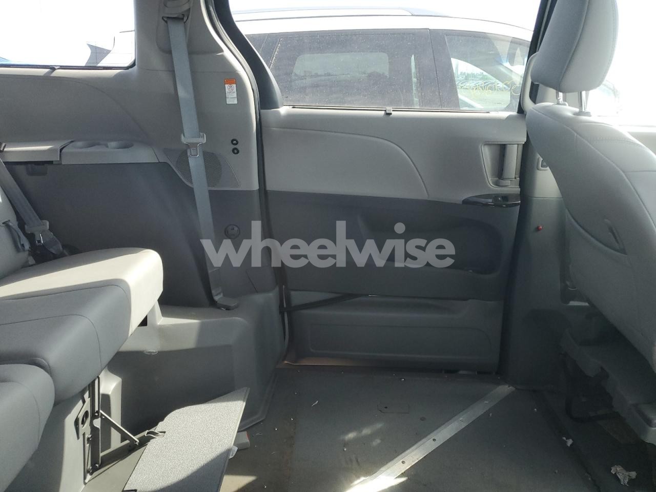 Photo 11 of 2020 TOYOTA SIENNA XLE (VIN 5TDYZ3DC4LS036693)