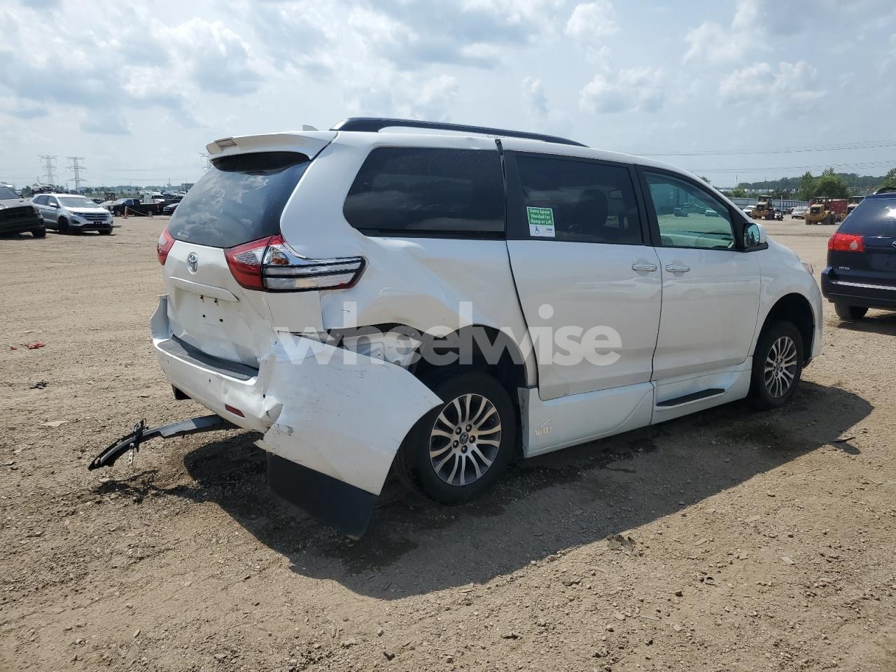 Photo 3 of 2020 TOYOTA SIENNA XLE (VIN 5TDYZ3DC4LS036693)