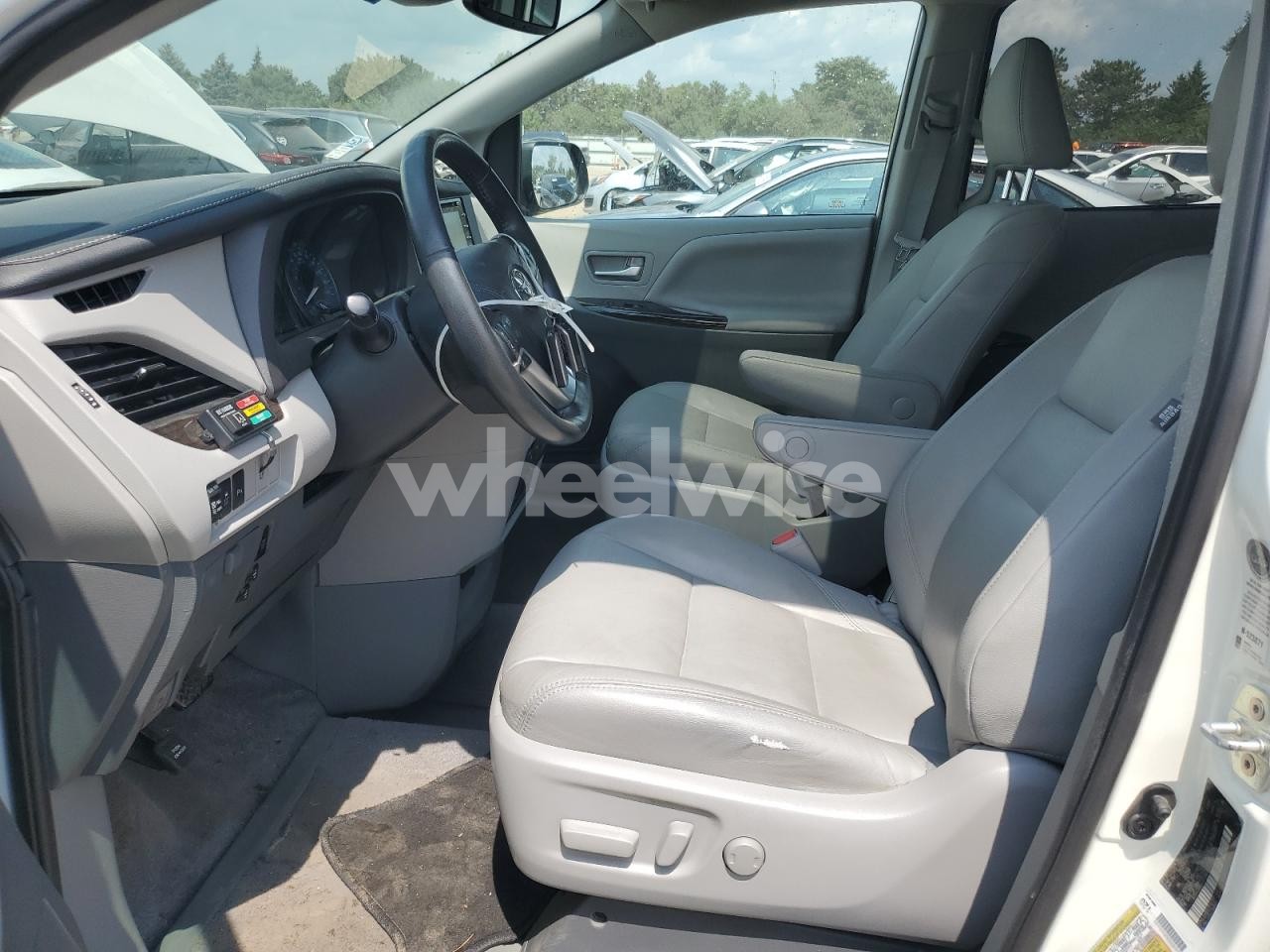 Photo 7 of 2020 TOYOTA SIENNA XLE (VIN 5TDYZ3DC4LS036693)