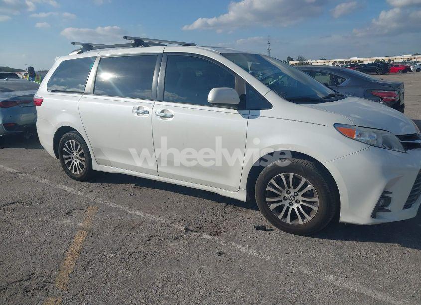 2020 Toyota Sienna XLE (VIN 5TDYZ3DC4LS082279) main photo