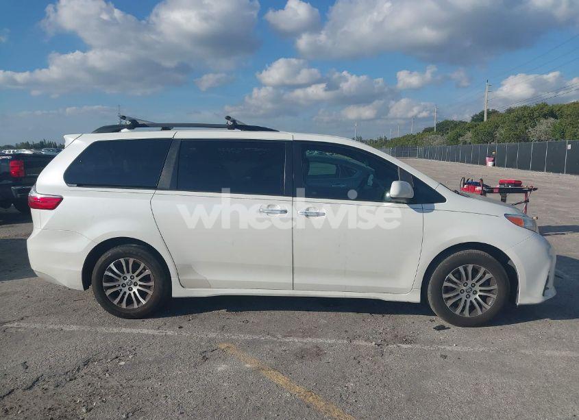 Photo 13 of 2020 Toyota Sienna XLE (VIN 5TDYZ3DC4LS082279)