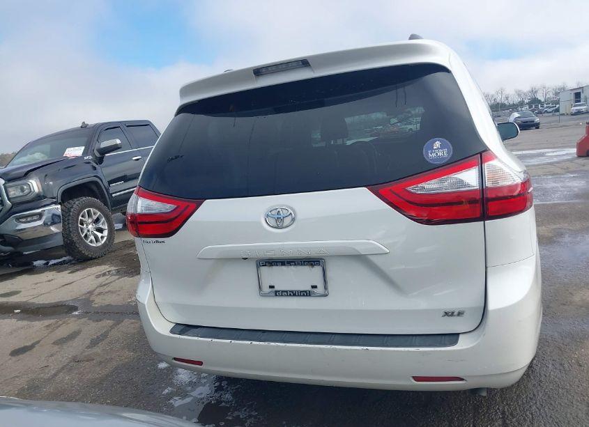 Photo 16 of 2017 Toyota Sienna XLE 8 PASSENGER (VIN 5TDYZ3DC5HS783453)