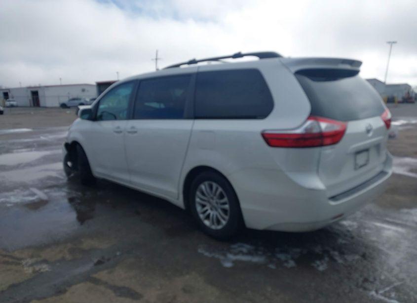 Photo 3 of 2017 Toyota Sienna XLE 8 PASSENGER (VIN 5TDYZ3DC5HS783453)