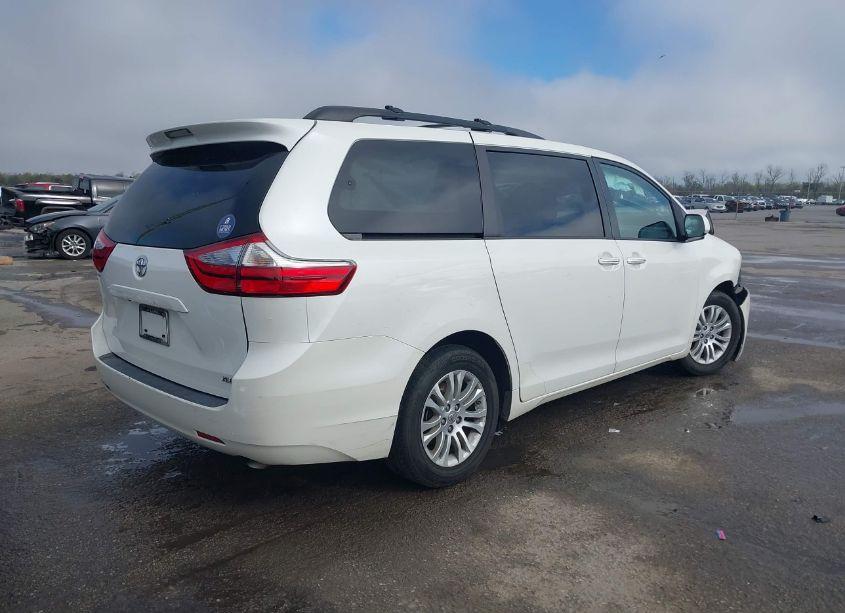 Photo 4 of 2017 Toyota Sienna XLE 8 PASSENGER (VIN 5TDYZ3DC5HS783453)
