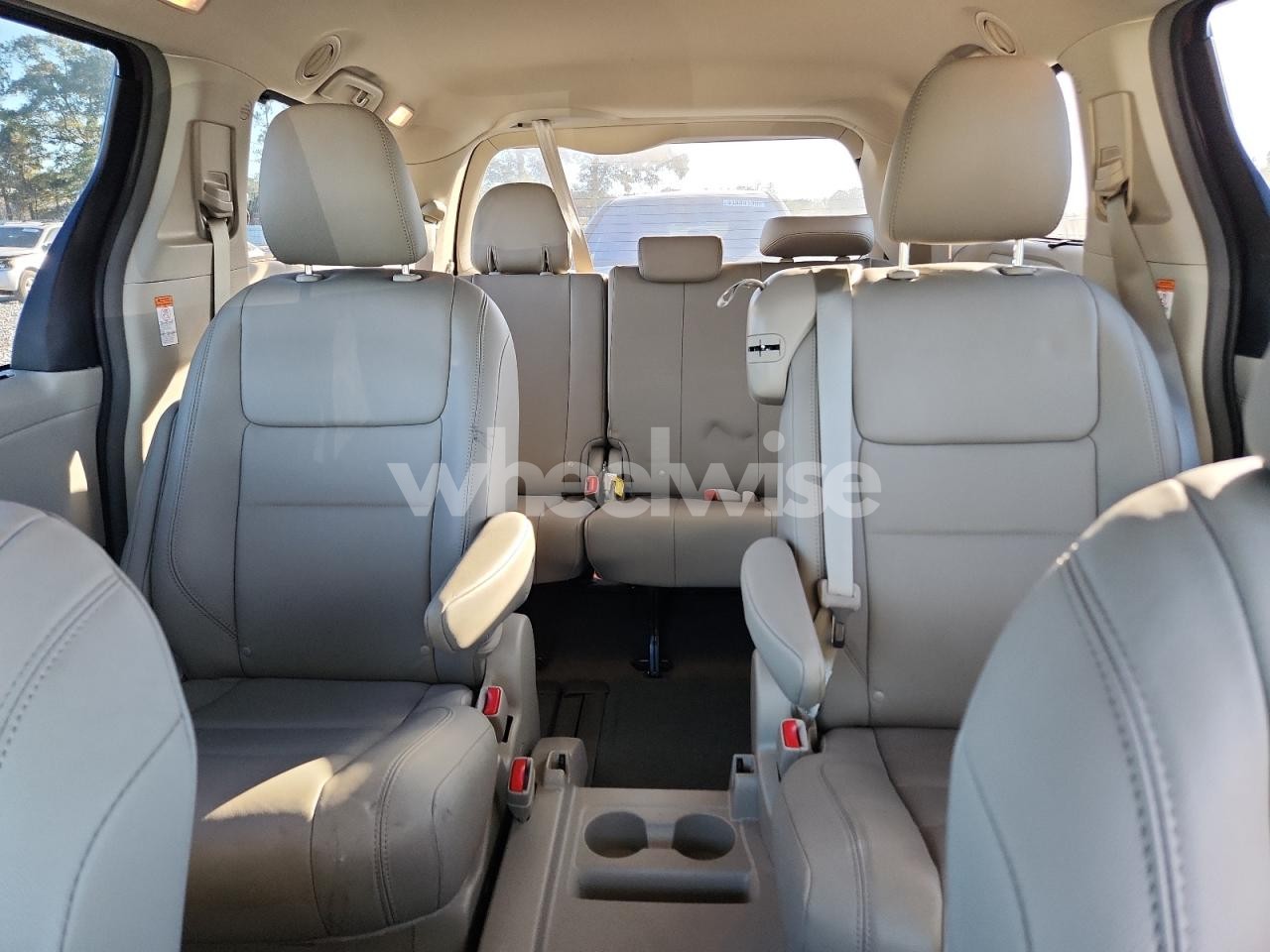 Photo 10 of 2017 TOYOTA SIENNA XLE (VIN 5TDYZ3DC5HS802020)
