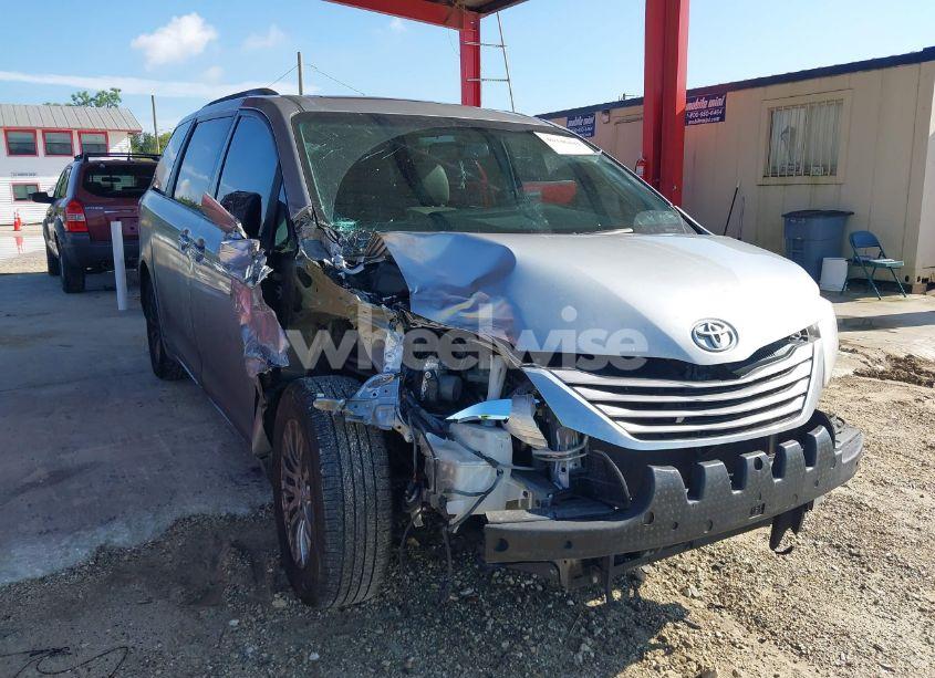 2017 Toyota Sienna XLE 8 PASSENGER (VIN 5TDYZ3DC5HS803314) main photo