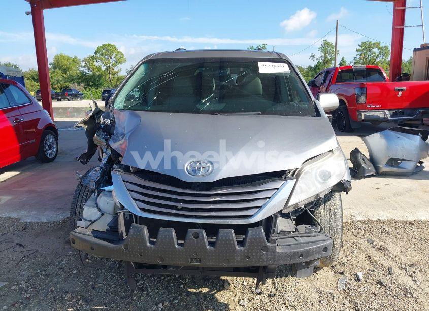 Photo 13 of 2017 Toyota Sienna XLE 8 PASSENGER (VIN 5TDYZ3DC5HS803314)