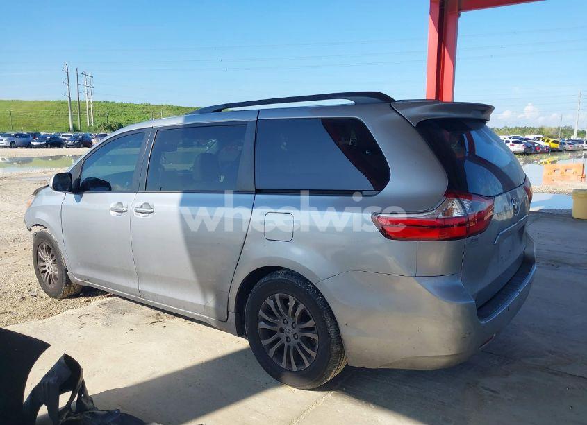 Photo 15 of 2017 Toyota Sienna XLE 8 PASSENGER (VIN 5TDYZ3DC5HS803314)