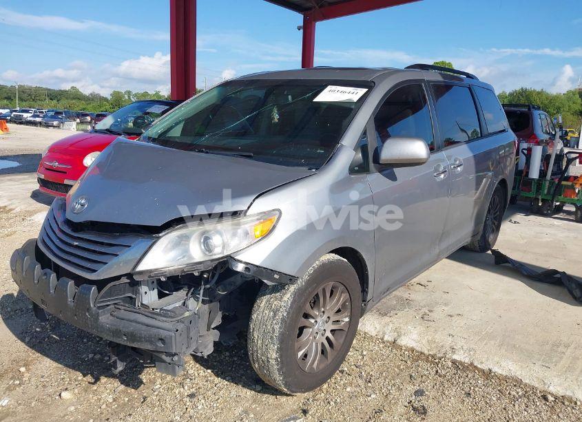 Photo 2 of 2017 Toyota Sienna XLE 8 PASSENGER (VIN 5TDYZ3DC5HS803314)