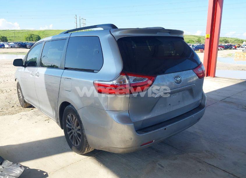 Photo 3 of 2017 Toyota Sienna XLE 8 PASSENGER (VIN 5TDYZ3DC5HS803314)