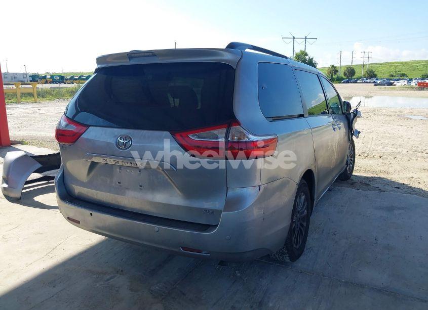 Photo 4 of 2017 Toyota Sienna XLE 8 PASSENGER (VIN 5TDYZ3DC5HS803314)