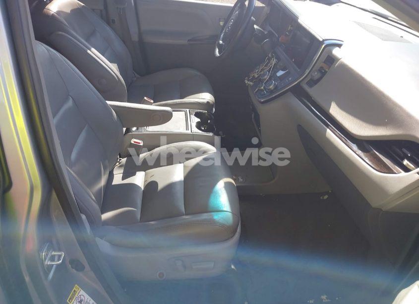 Photo 5 of 2017 Toyota Sienna XLE 8 PASSENGER (VIN 5TDYZ3DC5HS803314)