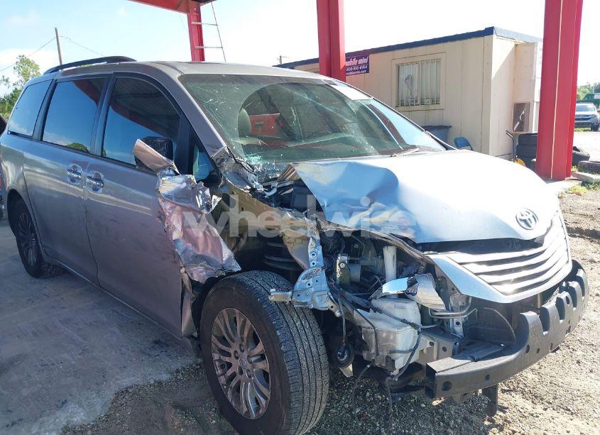 Photo 6 of 2017 Toyota Sienna XLE 8 PASSENGER (VIN 5TDYZ3DC5HS803314)