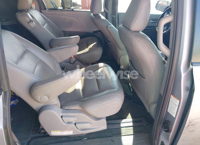 Photo 8 of 2017 Toyota Sienna XLE 8 PASSENGER (VIN 5TDYZ3DC5HS803314)