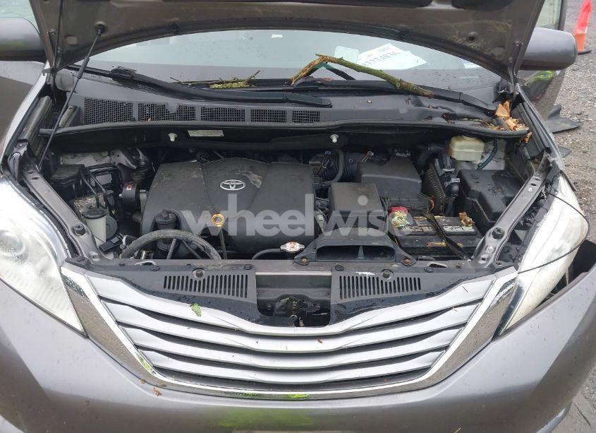 Photo 10 of 2017 Toyota Sienna XLE 8 PASSENGER (VIN 5TDYZ3DC5HS817875)