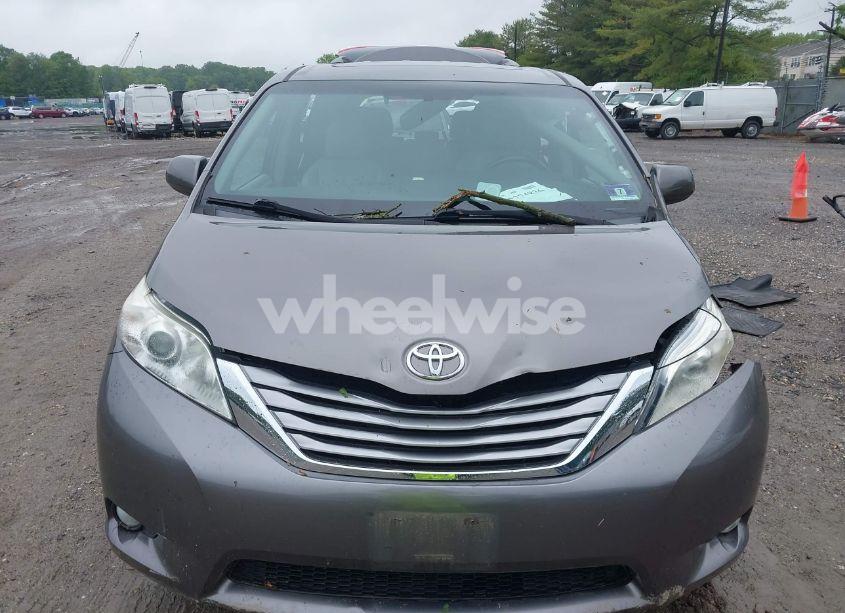 Photo 12 of 2017 Toyota Sienna XLE 8 PASSENGER (VIN 5TDYZ3DC5HS817875)