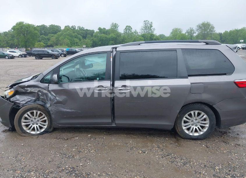 Photo 14 of 2017 Toyota Sienna XLE 8 PASSENGER (VIN 5TDYZ3DC5HS817875)
