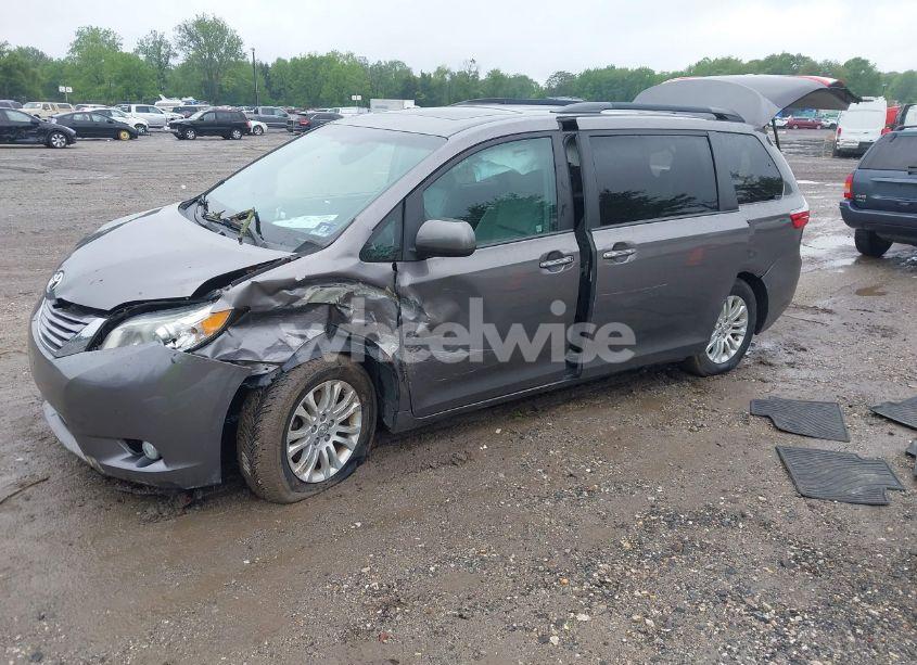 Photo 2 of 2017 Toyota Sienna XLE 8 PASSENGER (VIN 5TDYZ3DC5HS817875)