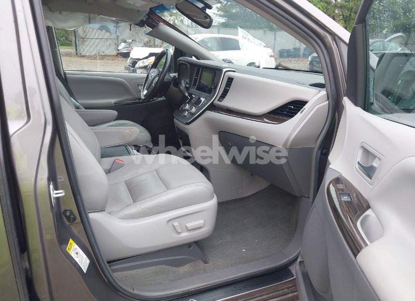 Photo 5 of 2017 Toyota Sienna XLE 8 PASSENGER (VIN 5TDYZ3DC5HS817875)