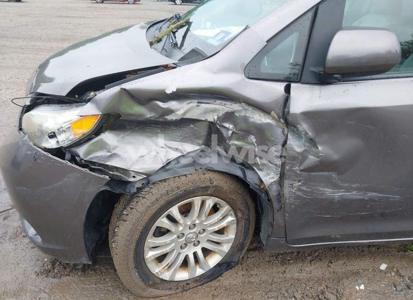 Photo 6 of 2017 Toyota Sienna XLE 8 PASSENGER (VIN 5TDYZ3DC5HS817875)