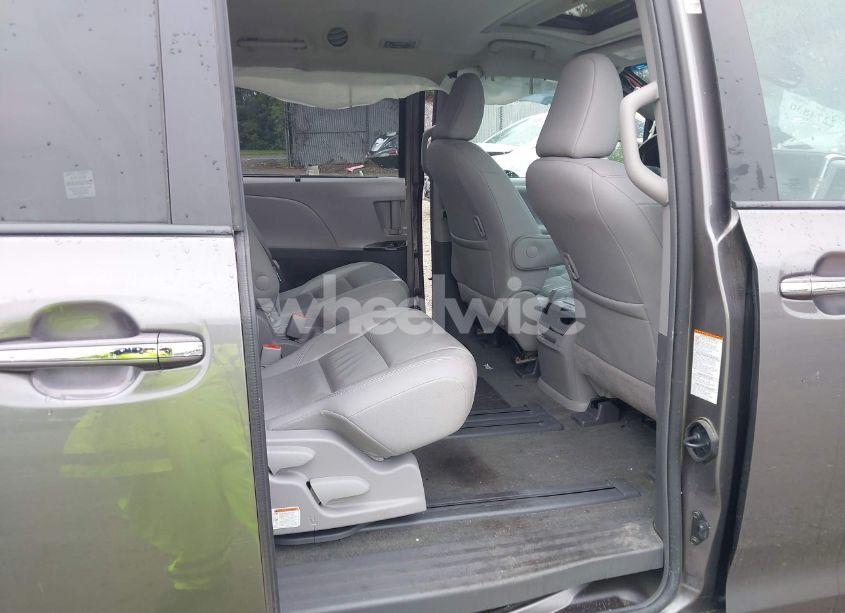 Photo 8 of 2017 Toyota Sienna XLE 8 PASSENGER (VIN 5TDYZ3DC5HS817875)