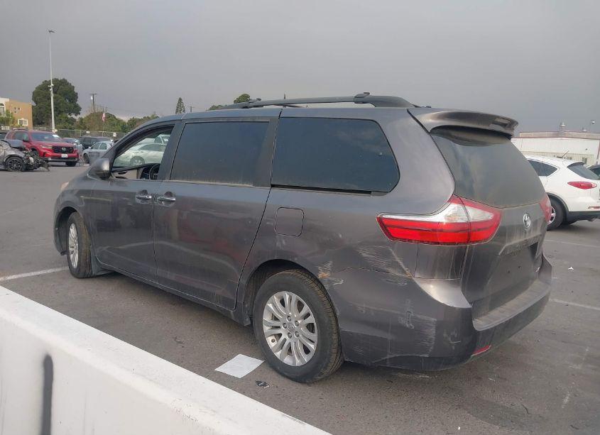 Photo 14 of 2017 Toyota Sienna XLE 8 PASSENGER (VIN 5TDYZ3DC5HS865344)