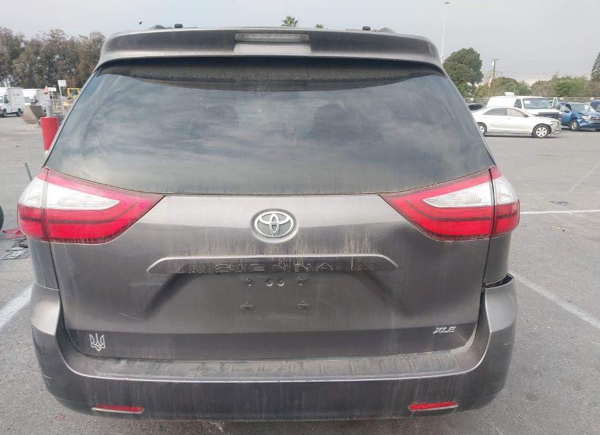 Photo 16 of 2017 Toyota Sienna XLE 8 PASSENGER (VIN 5TDYZ3DC5HS865344)