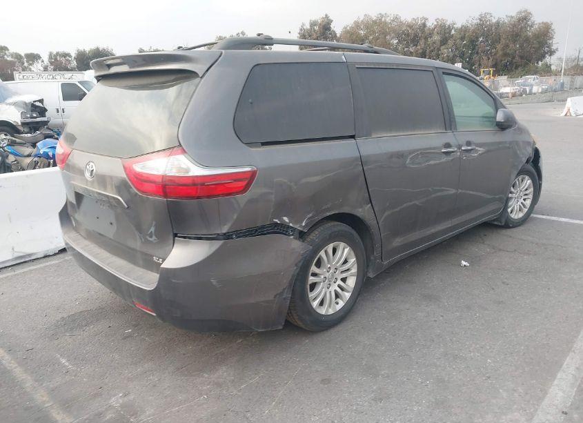 Photo 4 of 2017 Toyota Sienna XLE 8 PASSENGER (VIN 5TDYZ3DC5HS865344)