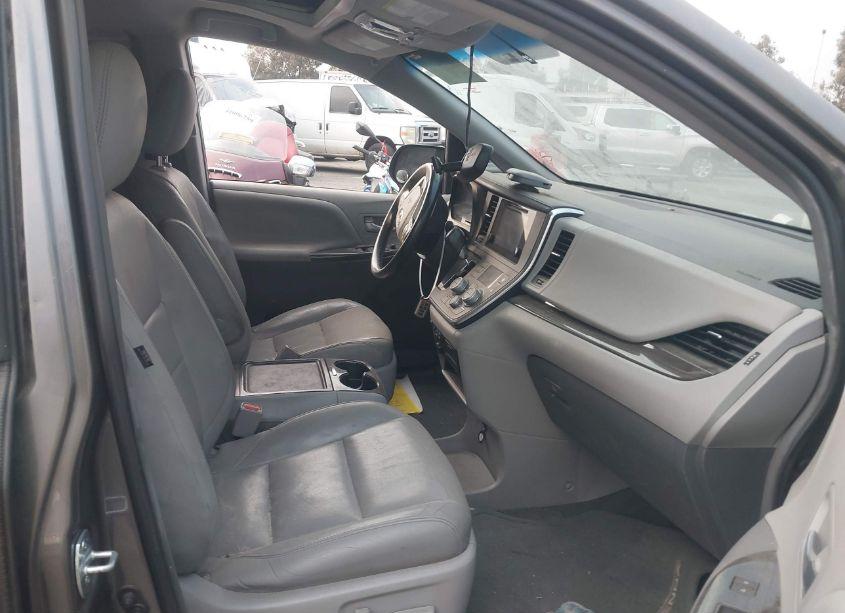 Photo 5 of 2017 Toyota Sienna XLE 8 PASSENGER (VIN 5TDYZ3DC5HS865344)