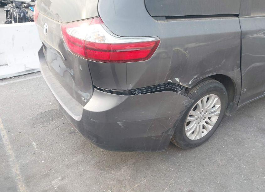 Photo 6 of 2017 Toyota Sienna XLE 8 PASSENGER (VIN 5TDYZ3DC5HS865344)