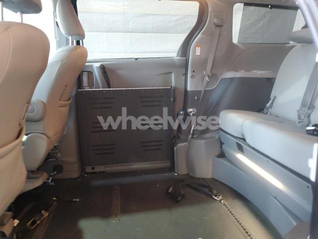 Photo 10 of 2018 TOYOTA SIENNA XLE (VIN 5TDYZ3DC5JS906920)