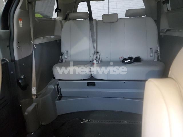 Photo 12 of 2018 TOYOTA SIENNA XLE (VIN 5TDYZ3DC5JS906920)