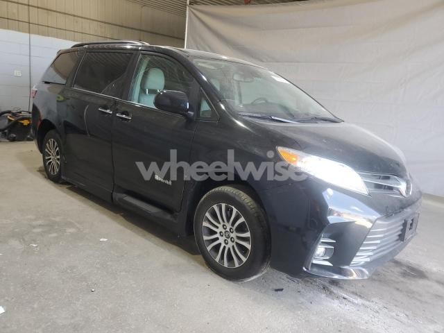 Photo 2 of 2018 TOYOTA SIENNA XLE (VIN 5TDYZ3DC5JS906920)
