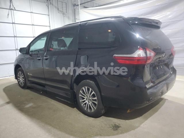 Photo 4 of 2018 TOYOTA SIENNA XLE (VIN 5TDYZ3DC5JS906920)