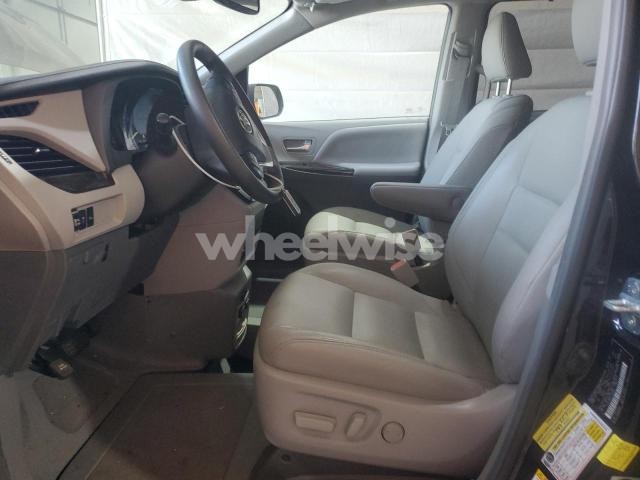 Photo 5 of 2018 TOYOTA SIENNA XLE (VIN 5TDYZ3DC5JS906920)