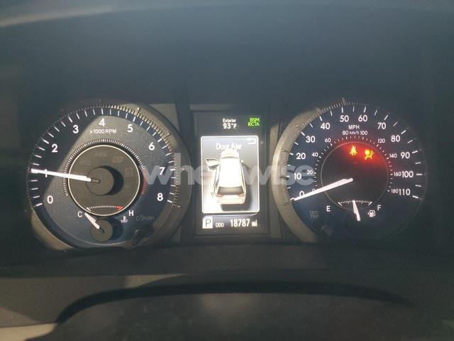 Photo 6 of 2018 TOYOTA SIENNA XLE (VIN 5TDYZ3DC5JS906920)