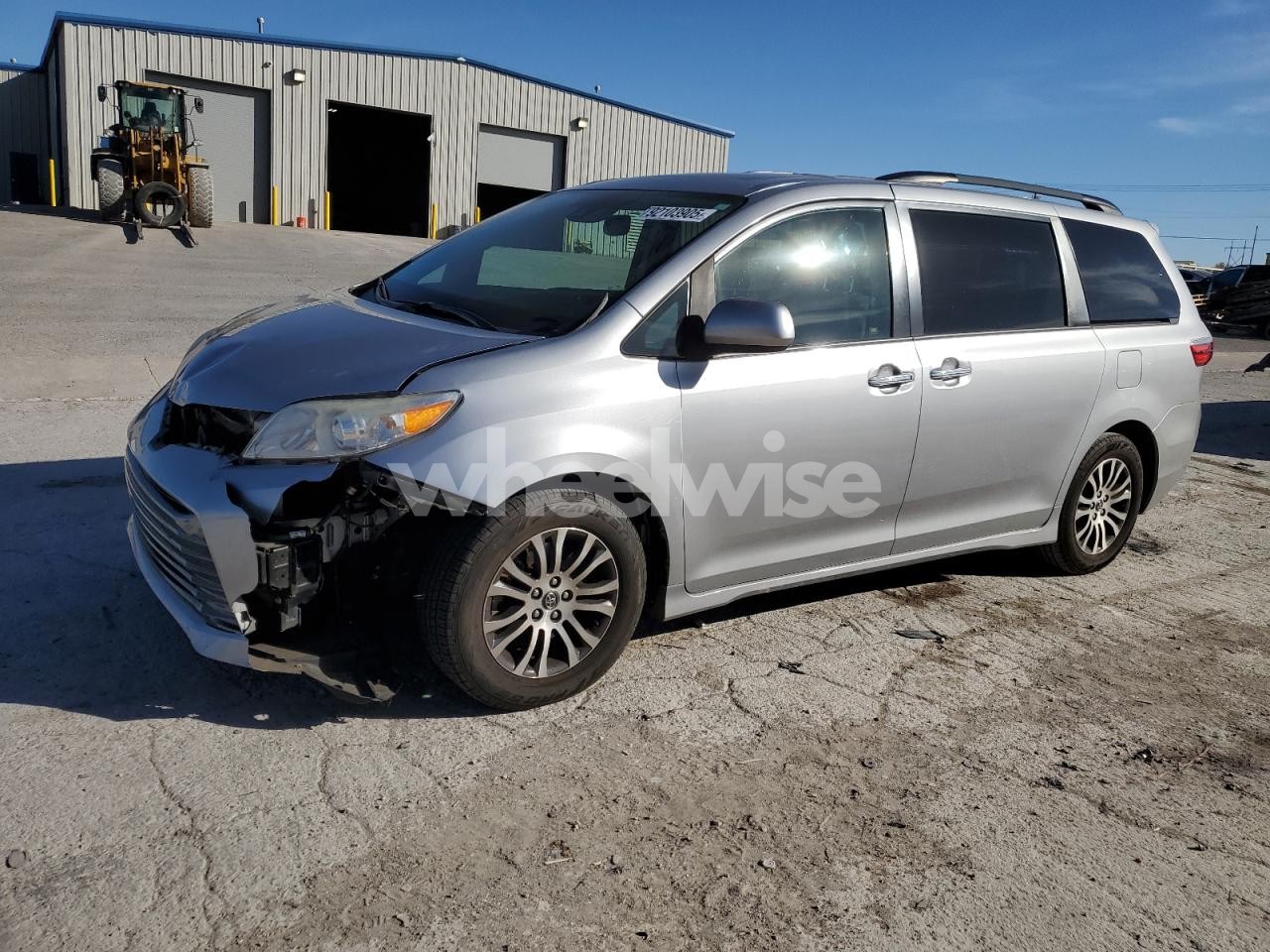 2018 TOYOTA SIENNA XLE (VIN 5TDYZ3DC5JS947984) main photo