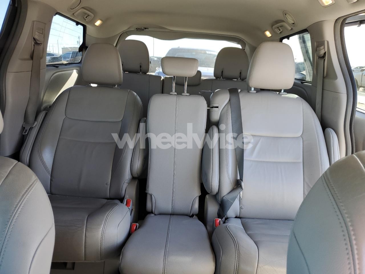 Photo 10 of 2018 TOYOTA SIENNA XLE (VIN 5TDYZ3DC5JS947984)