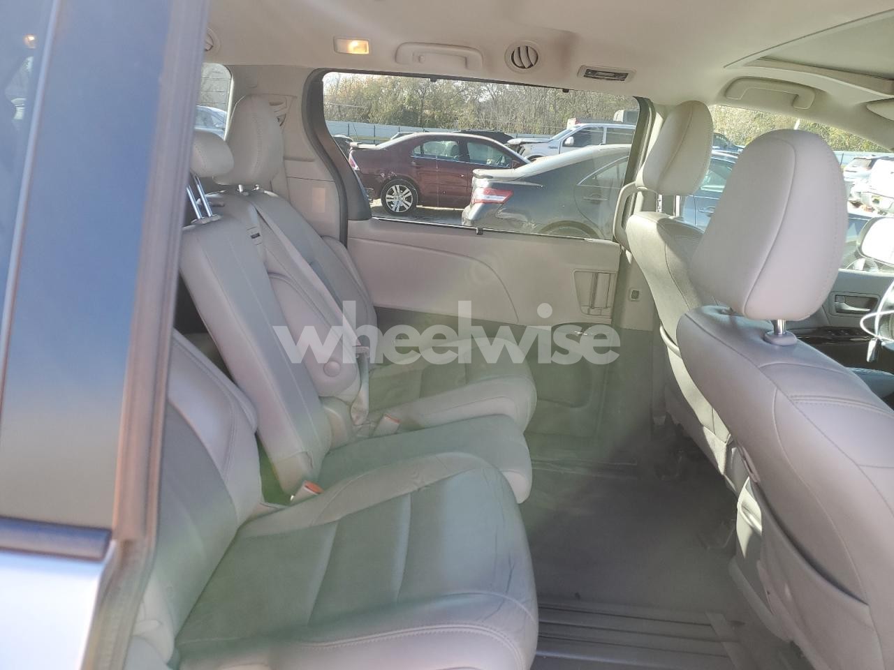Photo 11 of 2018 TOYOTA SIENNA XLE (VIN 5TDYZ3DC5JS947984)